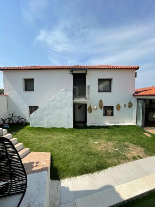 Oezel Havuzlu Kiralik Tas Villa Kusadasi Exterior foto