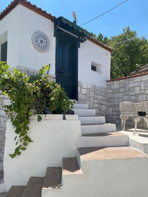 Oezel Havuzlu Kiralik Tas Villa Kusadasi Exterior foto