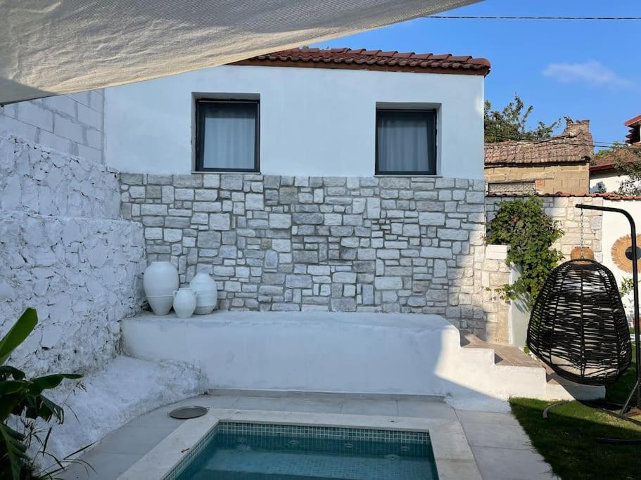 Oezel Havuzlu Kiralik Tas Villa Kusadasi Exterior foto